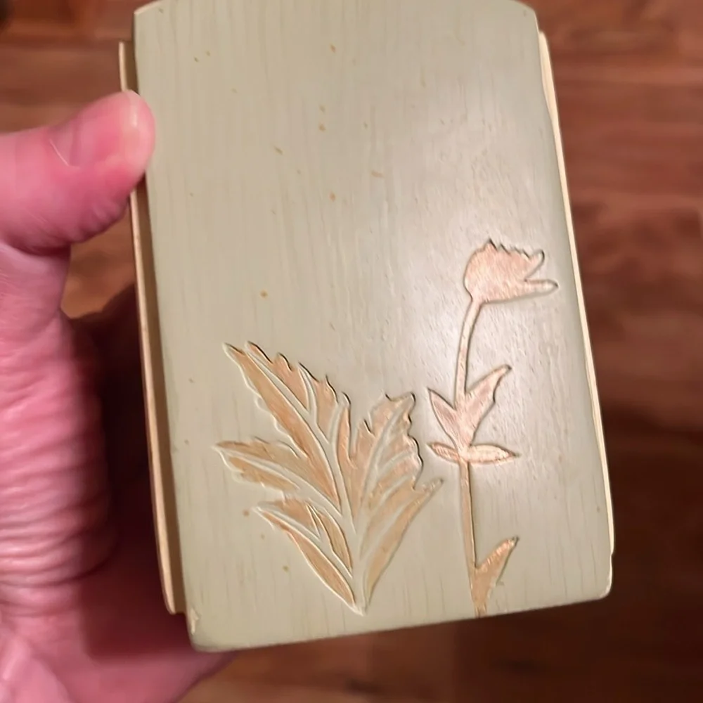 Lotion Bath soap dispenser art in motion nature’s curiosities plant flowers EUC
